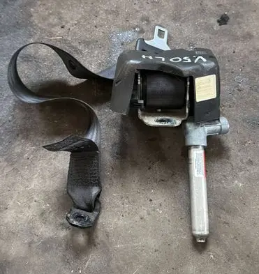 Volvo V50 Rear seatbelt 8639551