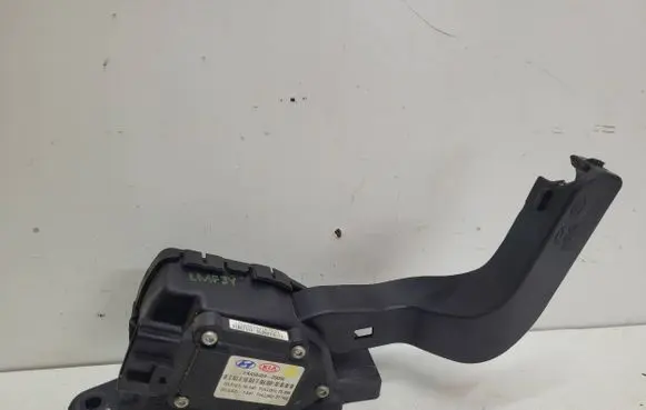 KIA Sportage Accelerator throttle pedal 327002S000