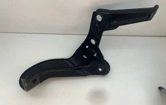 Audi A6 S6 C6 4F Intercooler pipe mounting bracket 4F0145813F
