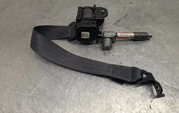 Volvo S60 Rear seatbelt 39976007