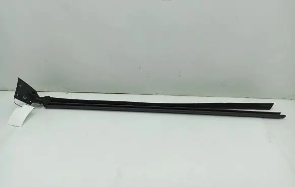 Mercedes-Benz CLK A209 C209 Rubber seal front coupe door window A2097200424 S5224823 2097200424