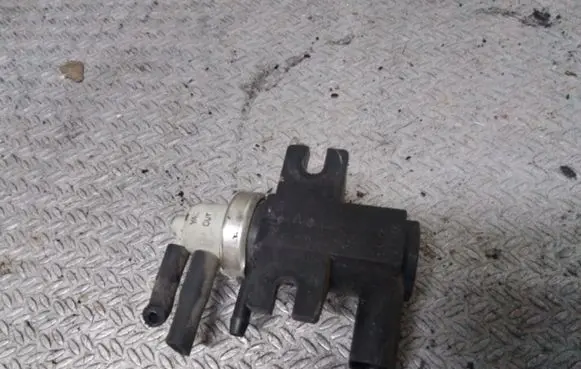 Volkswagen Golf IV Turbo solenoid valve 1J0906627B