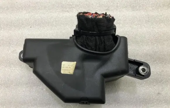 Audi TT TTS Mk2 Relay mounting block 