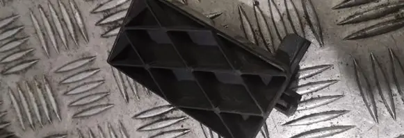 Volvo S80 Radiator mount bracket