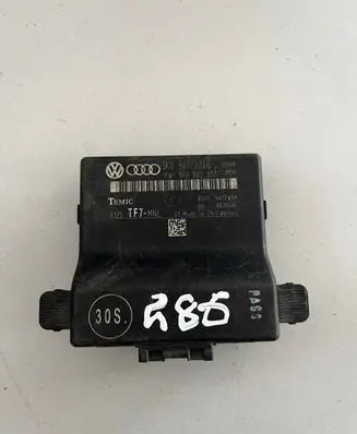 Audi A3 S3 8P Gateway control module 1K0907530G 1K0907951