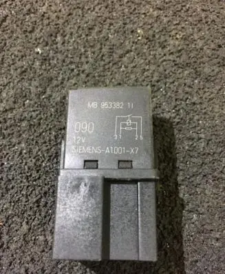 Mitsubishi Carisma Other relay mb9533821l siemens-a1001-x7
