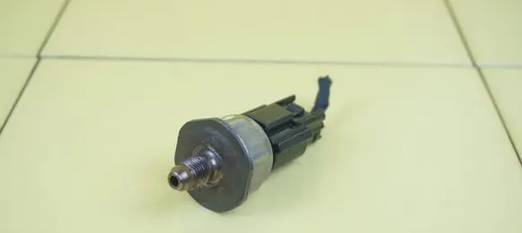 Opel Corsa E Fuel pressure sensor 55577400 B10XFT