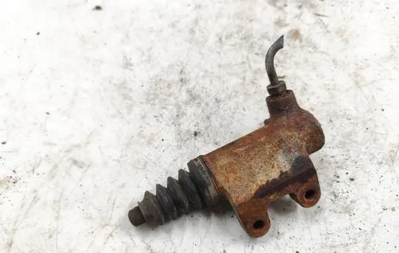 Clutch slave cylinder
