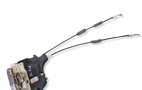 Mitsubishi L200 Front door lock 5715A482