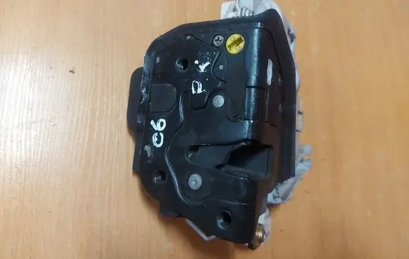 Audi A6 S6 C6 4F Front door lock 4F2837015