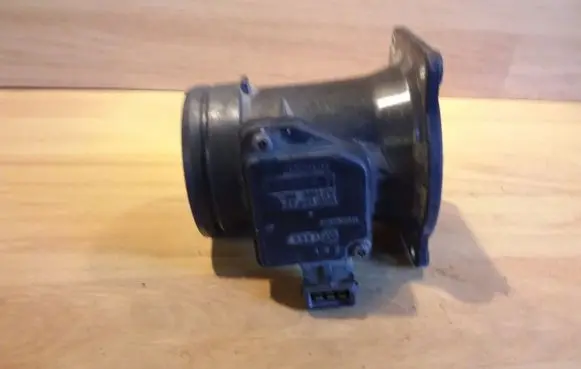 Audi A6 S6 C5 4B Mass air flow meter 058133471