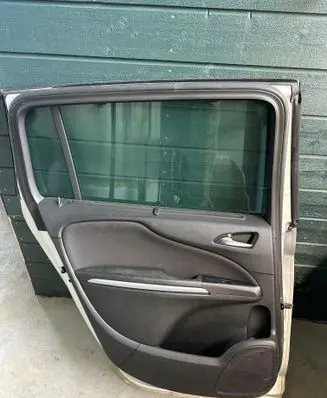 Opel Zafira C Rear door 