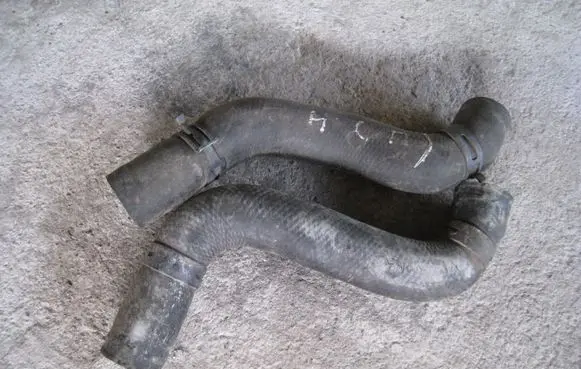 Toyota Land Cruiser (J120) Engine coolant pipe/hose 1657130060 1657230050
