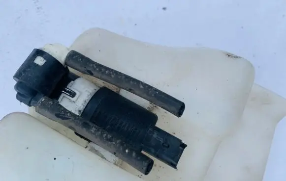 Renault Laguna III Windscreen/windshield washer pump 8200031805 7700430078