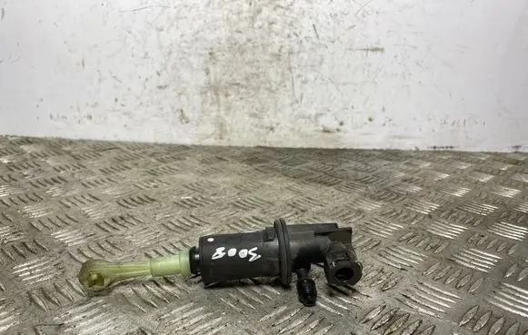 Peugeot 3008 I Clutch master cylinder