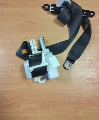 Toyota RAV 4 (XA40) Front seatbelt N088601 N088631