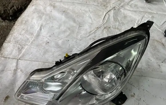 Citroen C3 Headlight/headlamp 9677038380