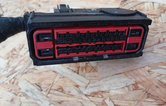 Fiat Freemont ABS module connector plug F737700
