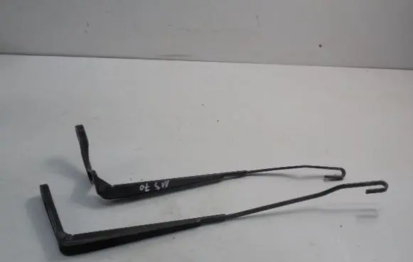 Front wiper blade arm