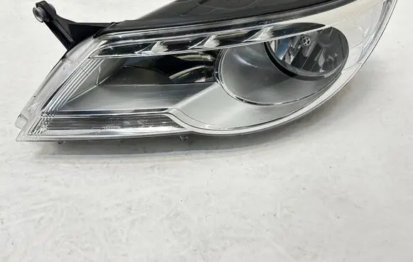 Volkswagen Tiguan Headlight/headlamp 5N1941005