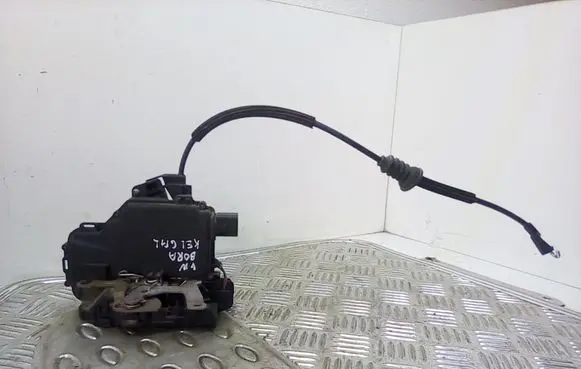 Volkswagen Bora Rear door lock 