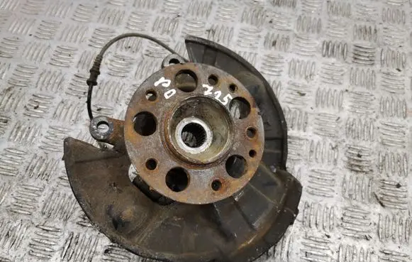 Front wheel hub