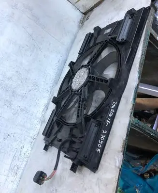 Volkswagen Touran III Radiator cooling fan shroud 5q0121203dq