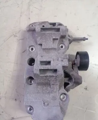 BMW 1 E81 E87 Generator/alternator bracket N47D20C