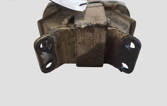 KIA Sorento Engine mount bracket 218323E750