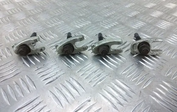 Mercedes-Benz A W176 Fuel Injector clamp holder