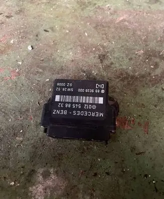 Mercedes-Benz C W202 Glow plug pre-heat relay 0125458832 899039000