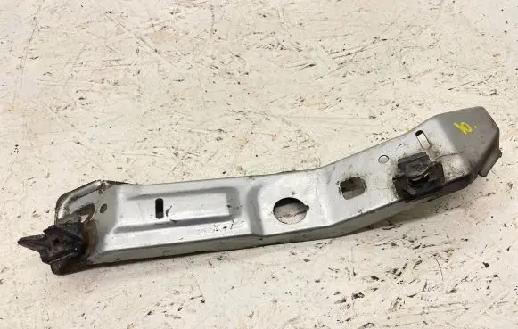 Fender mounting bracket