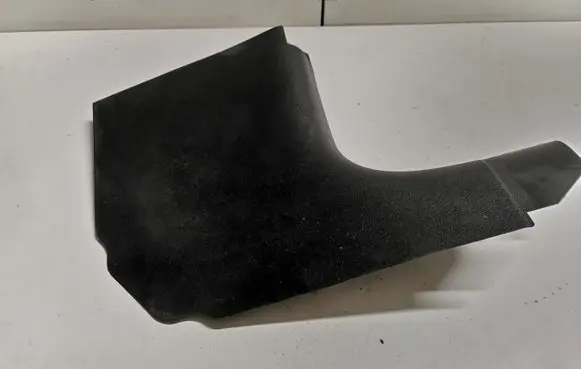 Foot area side trim