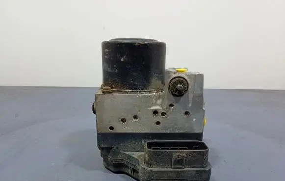 Toyota Sienna XL20 II ABS Pump 44540-08020