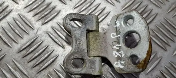 Engine bonnet/hood hinges