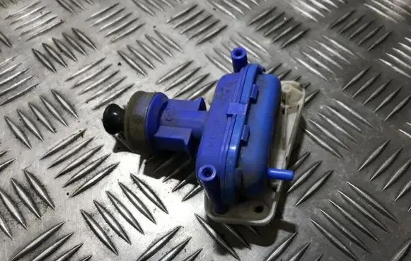 Audi 80 90 S2 B4 Central locking vacuum pump 893862123