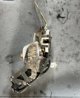 Opel Agila A Front door lock