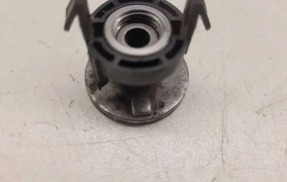 Headlight/headlamp mounting bracket