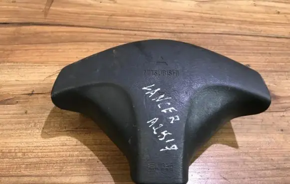 Steering wheel airbag