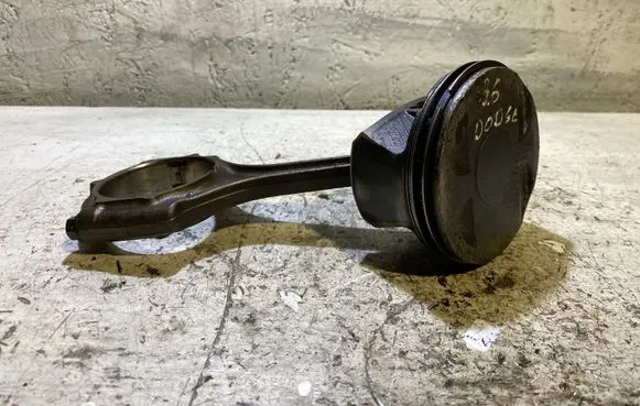 Dodge Challenger Piston with connecting rod