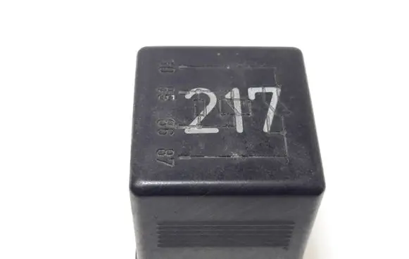 Audi A6 S6 C4 4A Other relay 443951253S