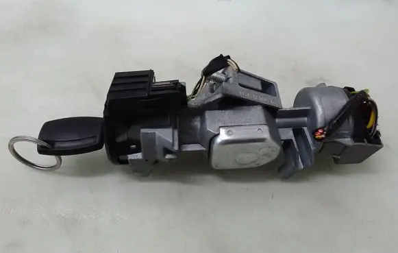 Ford Focus C-MAX Ignition lock 3M513F880AD
