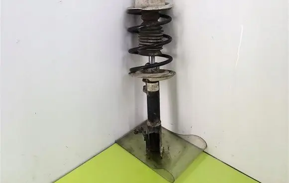 Mercedes-Benz A W168 Front shock absorber with coil spring 333614