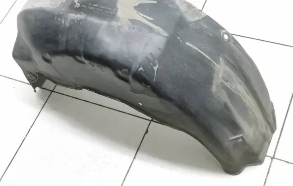 Rear arch fender liner splash guards