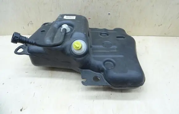 Opel Zafira A AdBlue liquid reservoir 