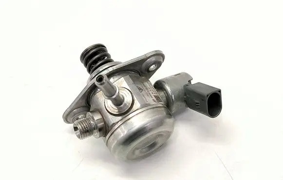 Porsche Macan (95B) Fuel injection high pressure pump 94611031561