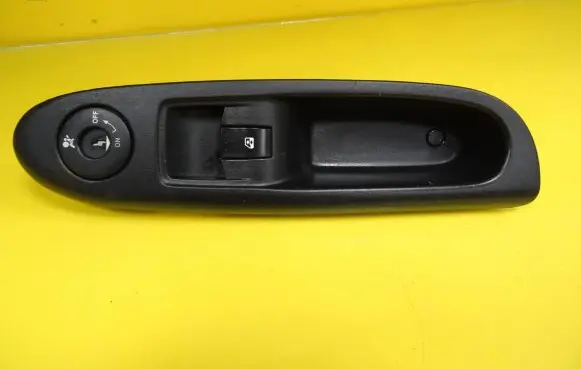 Renault Clio II Electric window control switch 8200084005