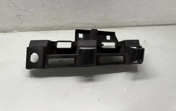 Front bumper mounting bracket