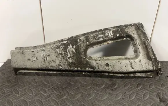 Audi A6 S6 C4 4A Fender mounting bracket