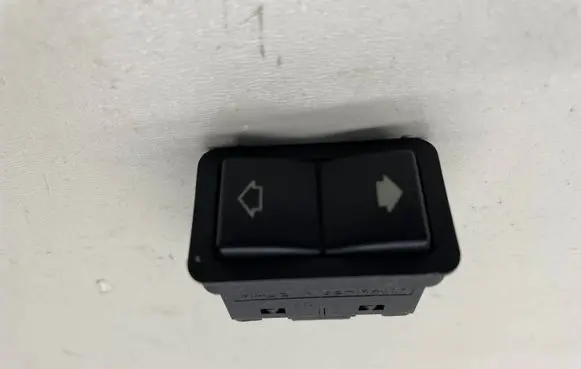 BMW 5 E39 Electric window control switch 8368974